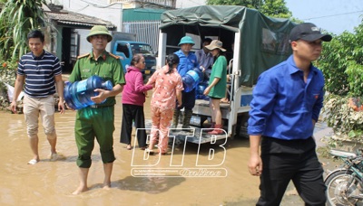 Thái Bình: Giúp người dân có nước sạch sau bão, lũ